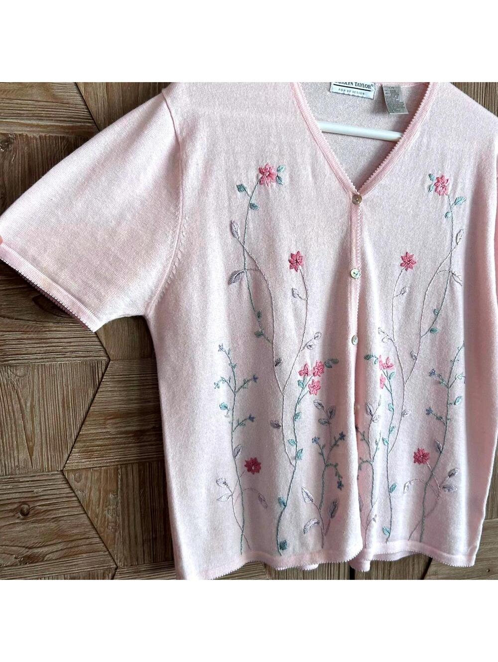 Carolyn Taylor Women's Pink Button Up Top Size L Floral Embroidered - Picture 2 of 6